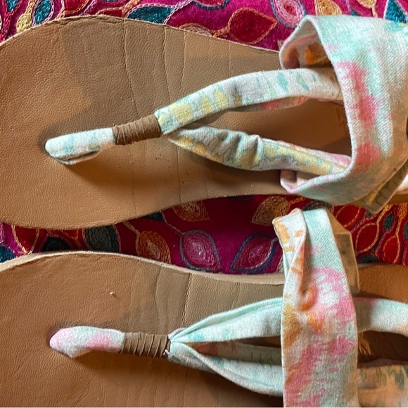 Abstract pink yellow green yoga sandals 7.5 8 8.5 ridiculously comfortable - Picture 1 of 6